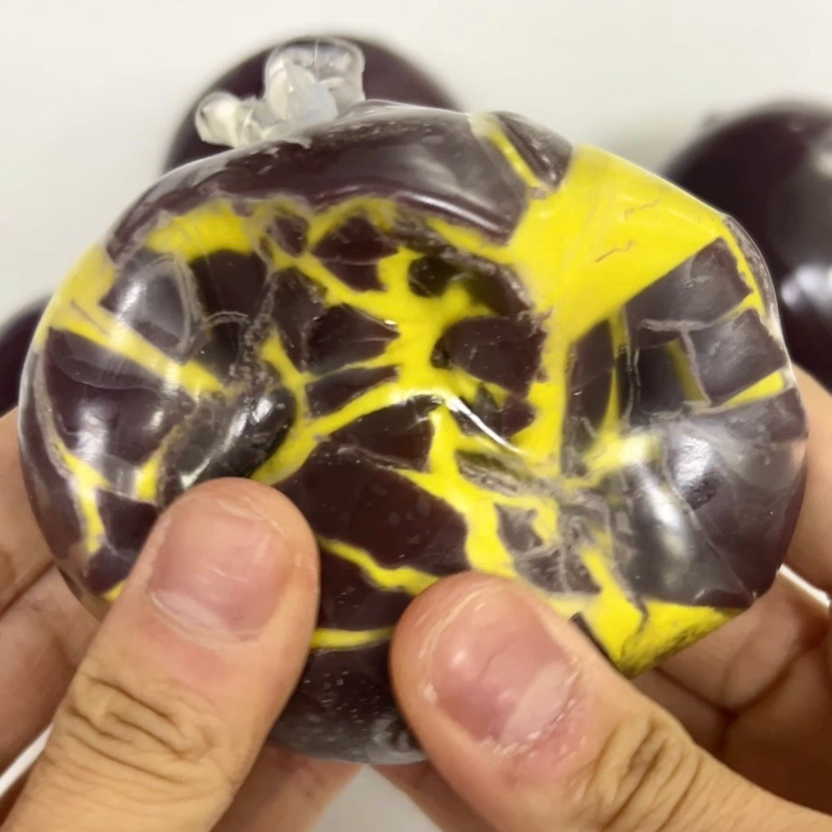 Crunchy Chocolate Wax Ballrandom color)