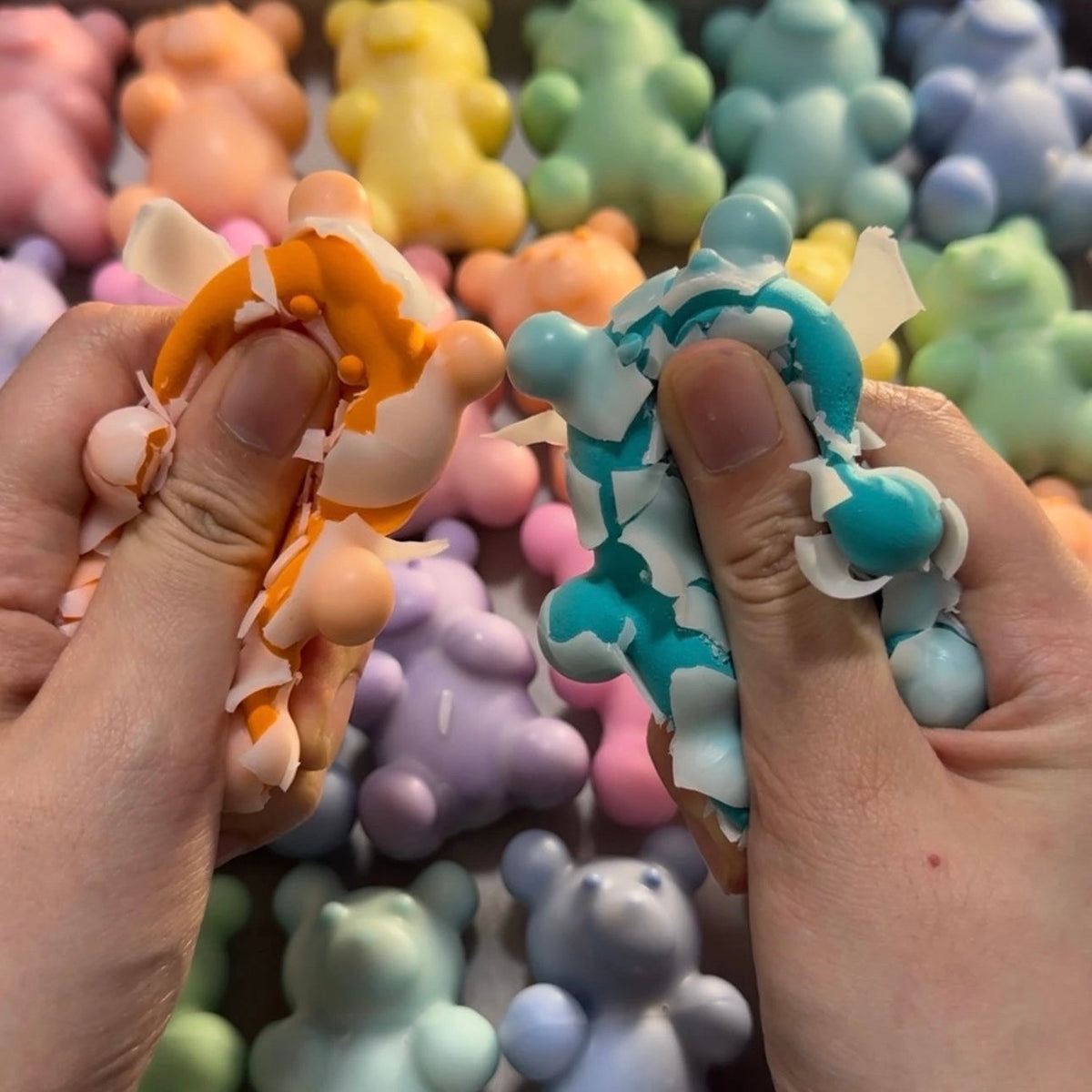 Crunchy Wax Gummy Bear2pc)